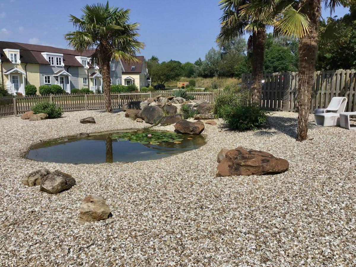 'That One' Our Cotswold Lakeside Lodge Cirencester Bagian luar foto